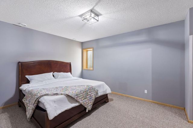 8940 Highview Lane, Woodbury, MN 55125