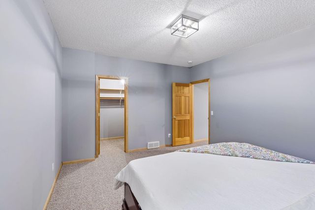 8940 Highview Lane, Woodbury, MN 55125