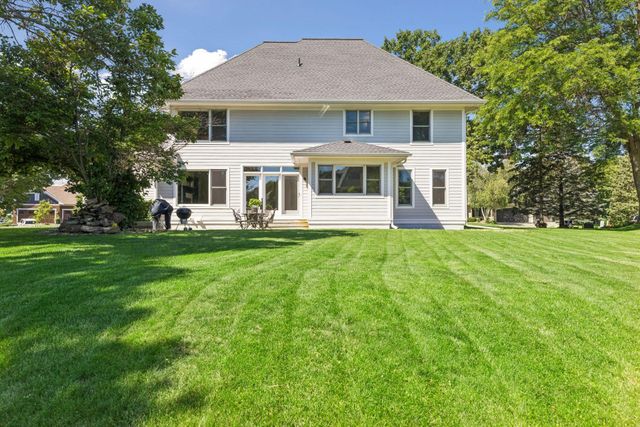 8940 Highview Lane, Woodbury, MN 55125