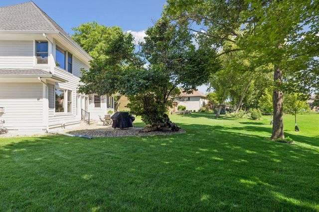 8940 Highview Lane, Woodbury, MN 55125