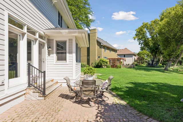 8940 Highview Lane, Woodbury, MN 55125
