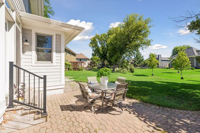 8940 Highview Lane, Woodbury, MN 55125