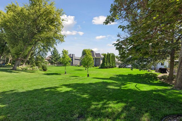 8940 Highview Lane, Woodbury, MN 55125