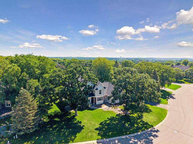 8940 Highview Lane, Woodbury, MN 55125