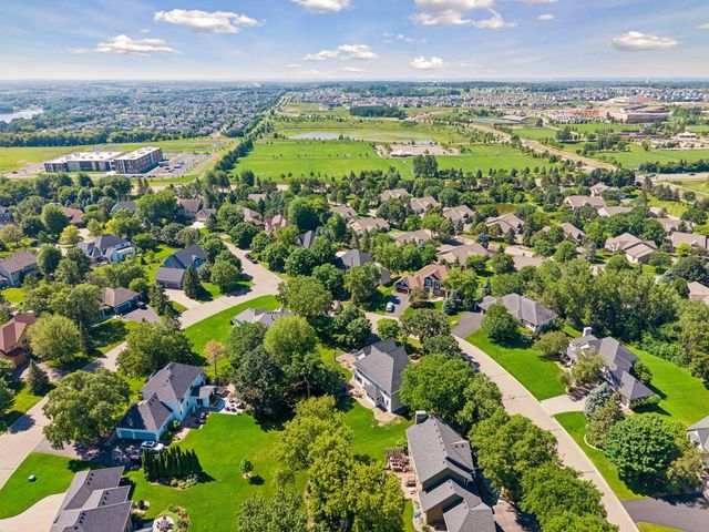 8940 Highview Lane, Woodbury, MN 55125