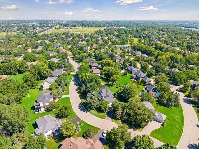 8940 Highview Lane, Woodbury, MN 55125