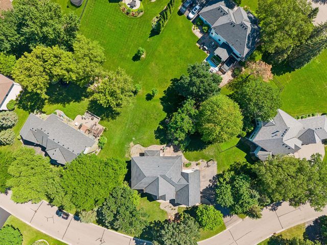 8940 Highview Lane, Woodbury, MN 55125