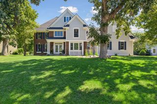 8940 Highview Lane, Woodbury, MN 55125