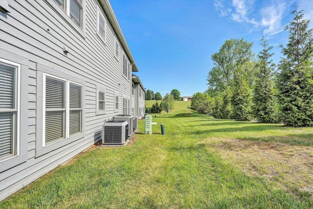 1913 S Clearing RD, Salem, VA 24153