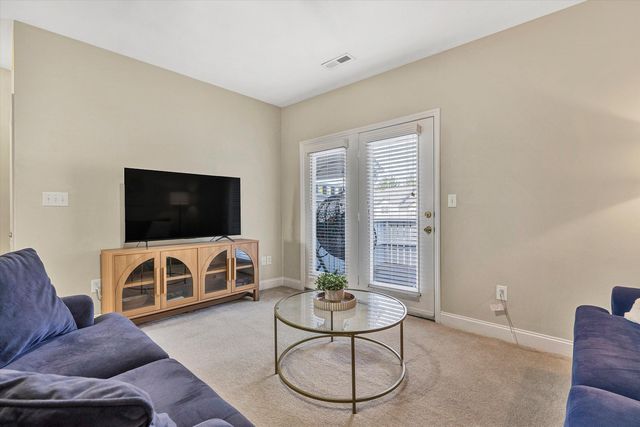 1913 S Clearing RD, Salem, VA 24153