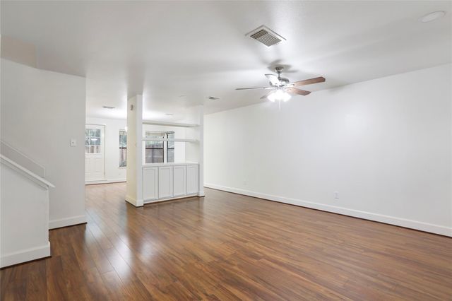 28 Sawmill Grove Lane, The Woodlands, TX 77380