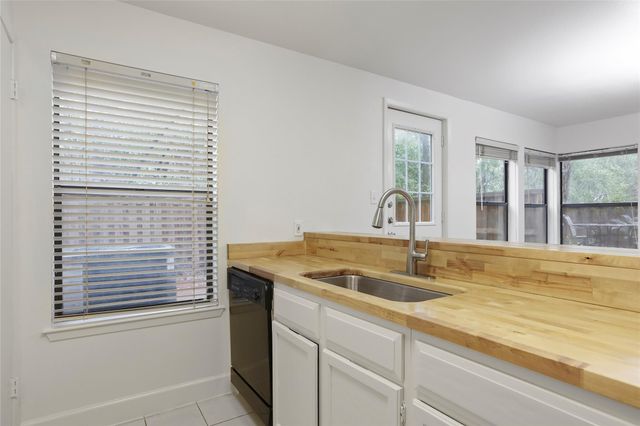 28 Sawmill Grove Lane, The Woodlands, TX 77380