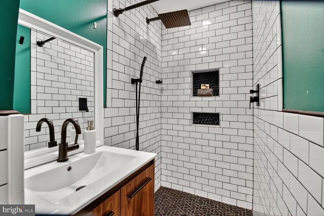 1027 6TH ST NE, Washington, DC 20002