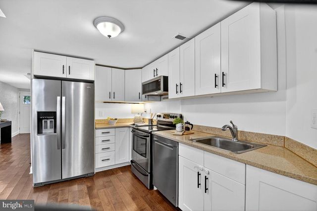 1027 6TH ST NE, Washington, DC 20002
