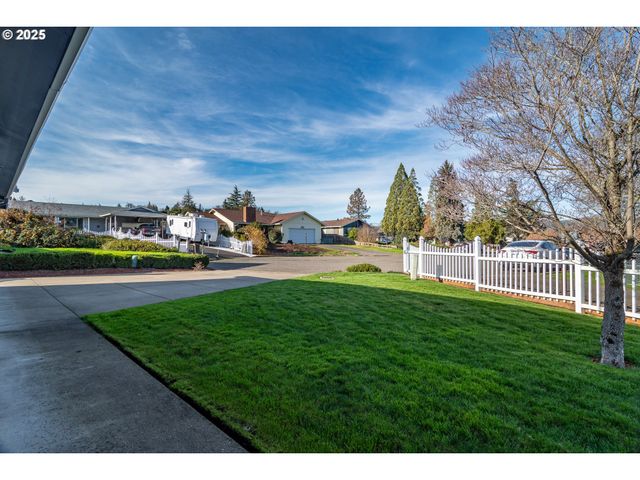 132 ASPEN Ct, Roseburg, OR 97471