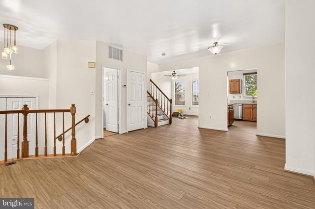 14637 STREAM POND DR, Centreville, VA 20120