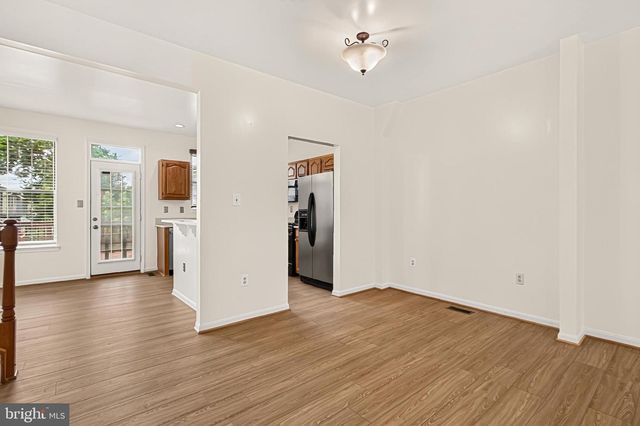 14637 STREAM POND DR, Centreville, VA 20120