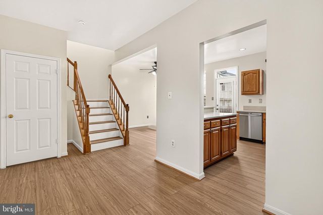 14637 STREAM POND DR, Centreville, VA 20120