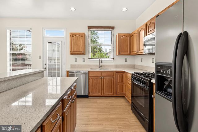 14637 STREAM POND DR, Centreville, VA 20120