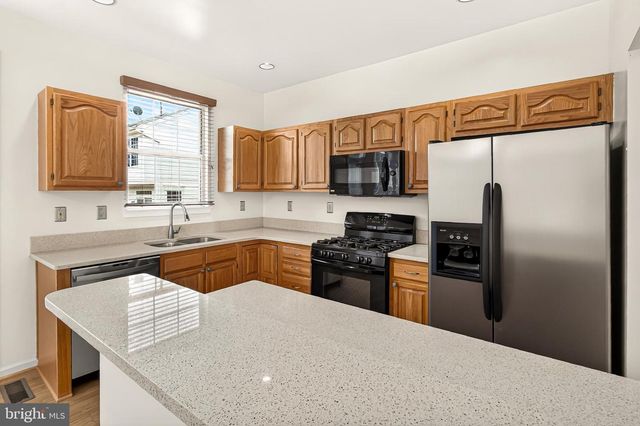 14637 STREAM POND DR, Centreville, VA 20120