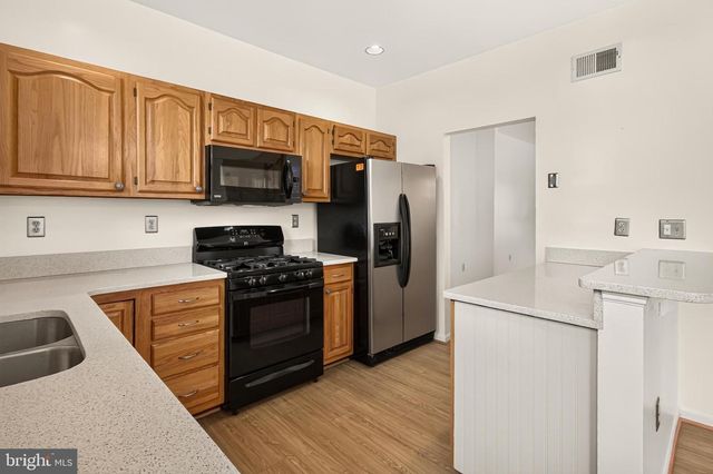 14637 STREAM POND DR, Centreville, VA 20120