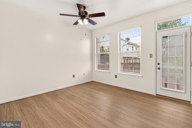 14637 STREAM POND DR, Centreville, VA 20120