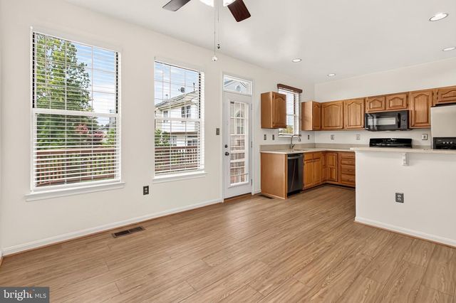 14637 STREAM POND DR, Centreville, VA 20120