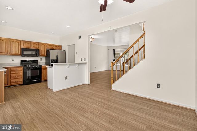 14637 STREAM POND DR, Centreville, VA 20120