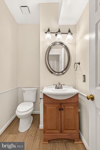 14637 STREAM POND DR, Centreville, VA 20120