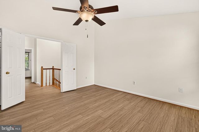14637 STREAM POND DR, Centreville, VA 20120