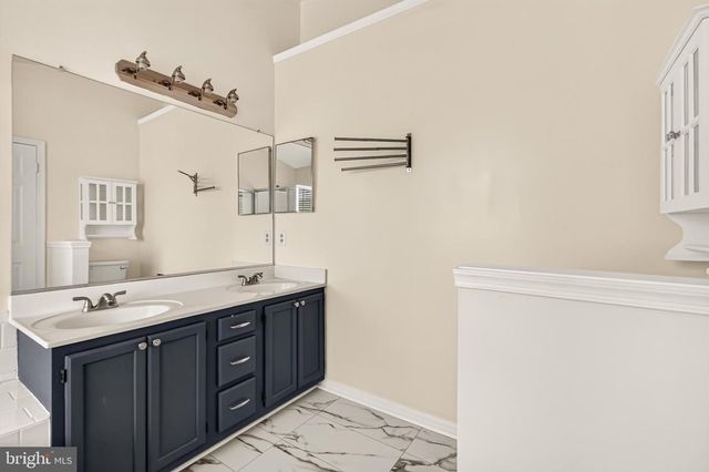 14637 STREAM POND DR, Centreville, VA 20120