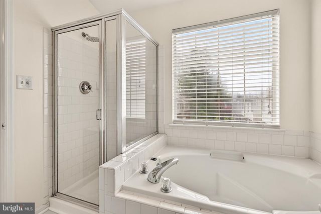 14637 STREAM POND DR, Centreville, VA 20120