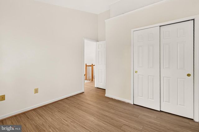 14637 STREAM POND DR, Centreville, VA 20120