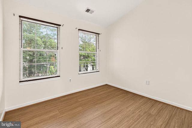 14637 STREAM POND DR, Centreville, VA 20120
