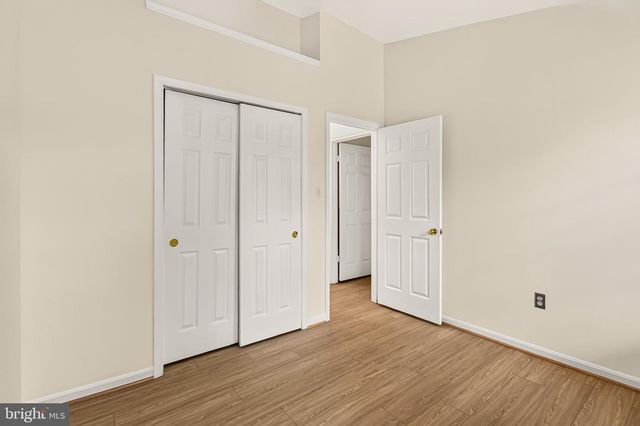 14637 STREAM POND DR, Centreville, VA 20120