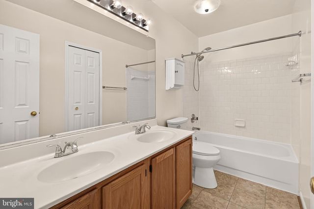 14637 STREAM POND DR, Centreville, VA 20120