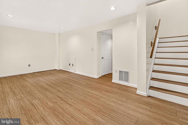 14637 STREAM POND DR, Centreville, VA 20120