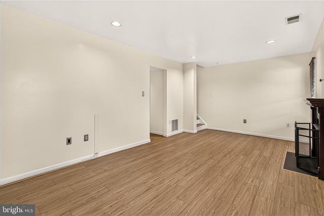 14637 STREAM POND DR, Centreville, VA 20120