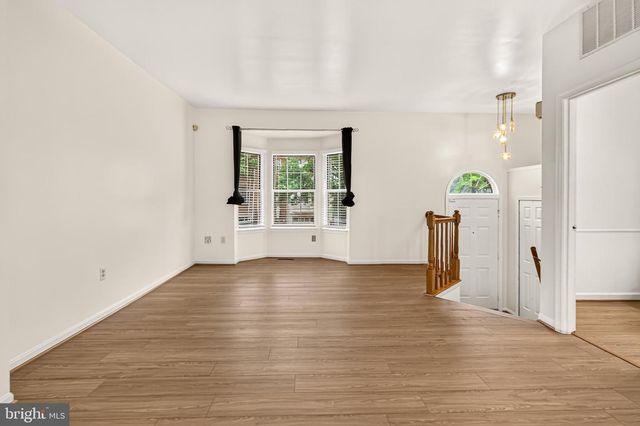 14637 STREAM POND DR, Centreville, VA 20120