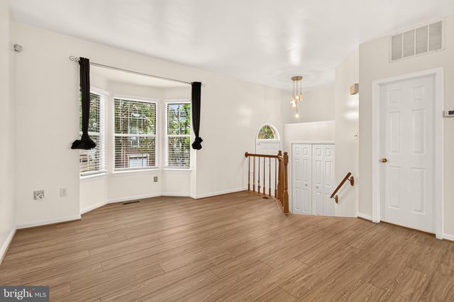14637 STREAM POND DR, Centreville, VA 20120