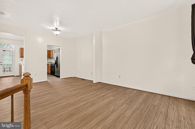 14637 STREAM POND DR, Centreville, VA 20120