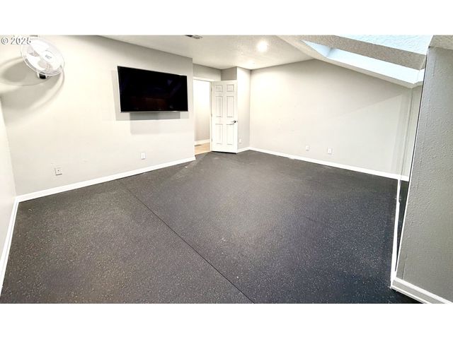 3492 VISTA RIDGE Dr, West Linn, OR 97068