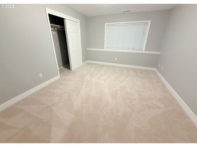 3492 VISTA RIDGE Dr, West Linn, OR 97068