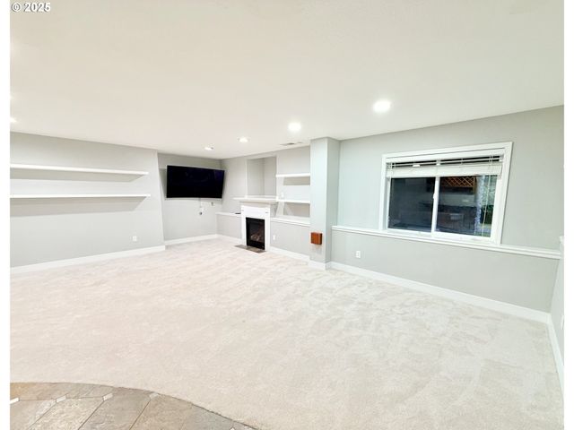 3492 VISTA RIDGE Dr, West Linn, OR 97068