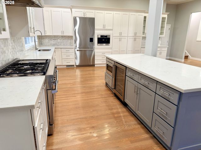 3492 VISTA RIDGE Dr, West Linn, OR 97068