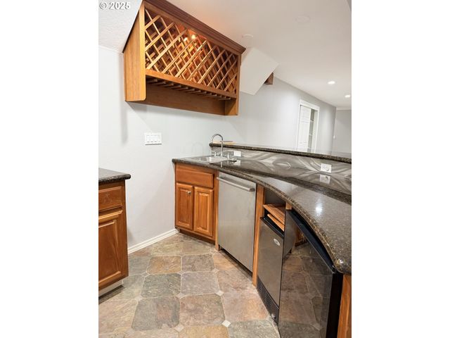 3492 VISTA RIDGE Dr, West Linn, OR 97068