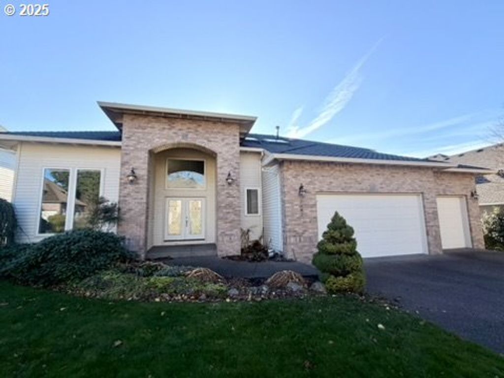 3492 VISTA RIDGE Dr, West Linn, OR 97068