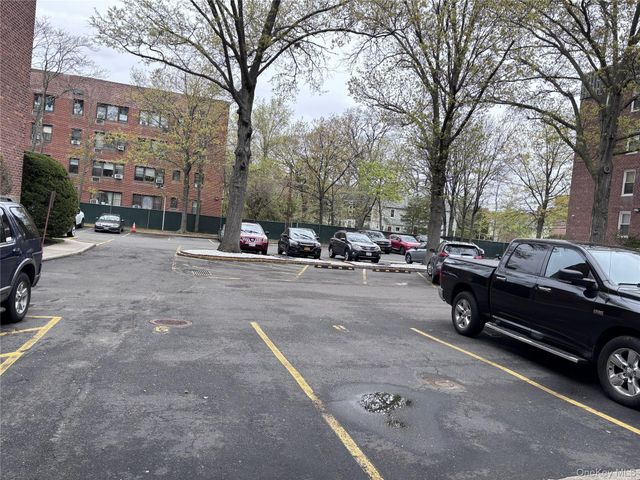 110 Brooklyn Avenue 3Q, Freeport, NY 11520