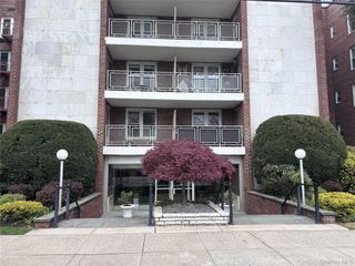 110 Brooklyn Avenue 3Q, Freeport, NY 11520