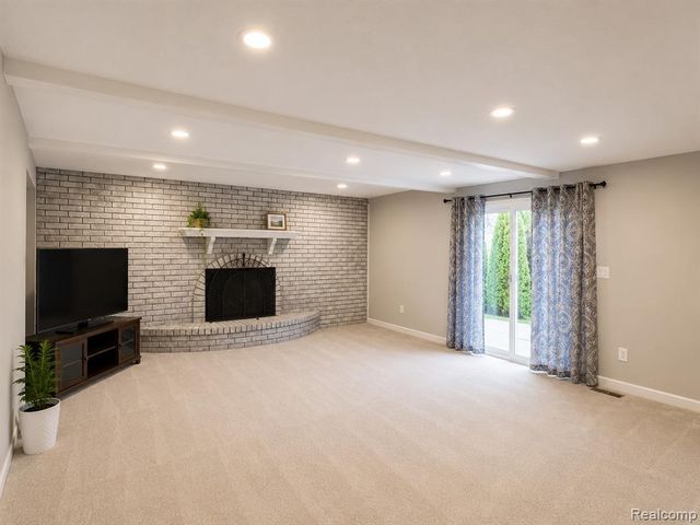 2754 Denise Drive, Troy, MI 48085